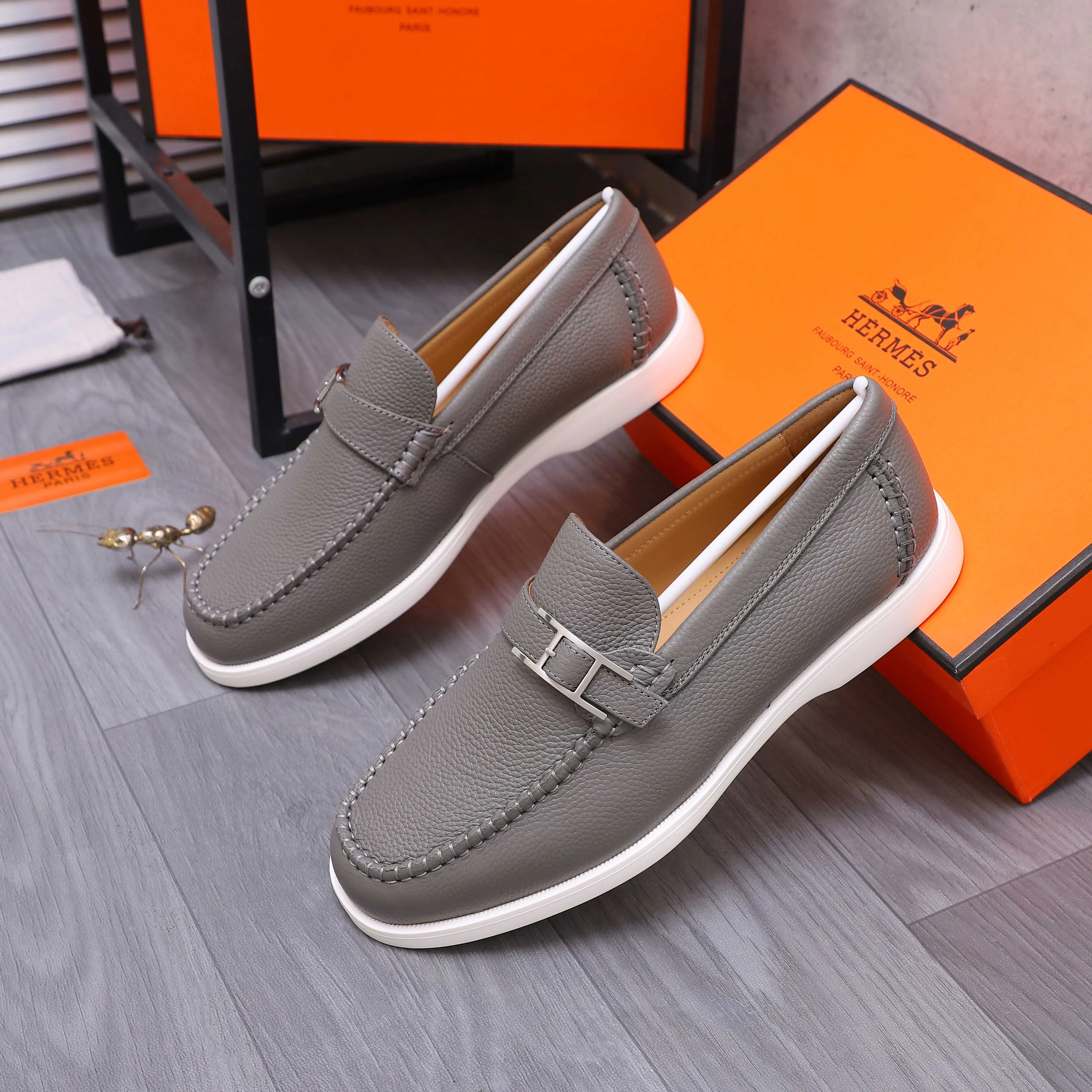 Men's shoes 💰p560 Product trademark: HERMES "Hermes" casual slip-on men's shoes. Regular size: 38-46 (45.46 is custom-made and non-returnable) Product materials: Selected pebbled cowhide upper, cowhide lining, original foam rubber ultra-light sole
